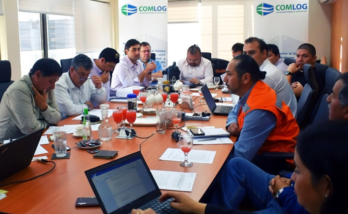 equipo-comlog-mesa-trabajo